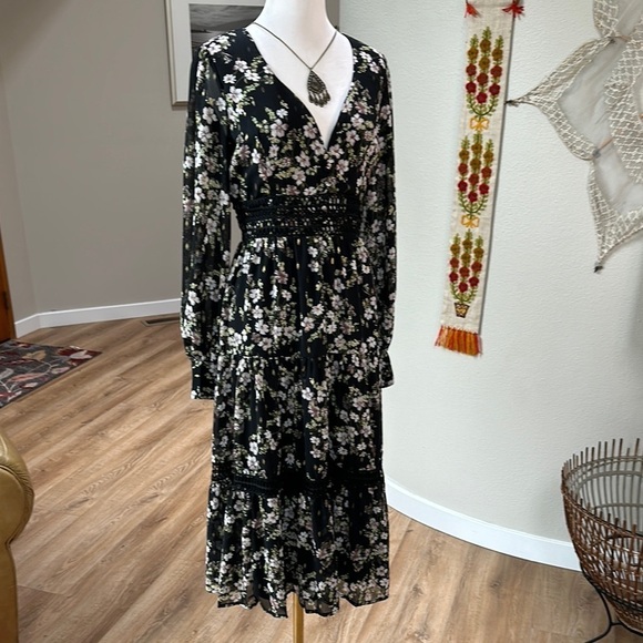 Aqua brand boho V-Neck Midi Dress with mini floral pattern and crochet trim - Picture 6 of 14